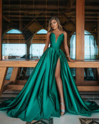 Vestido de fiesta largo verde esmeralda de corte A con escote en V y abertura