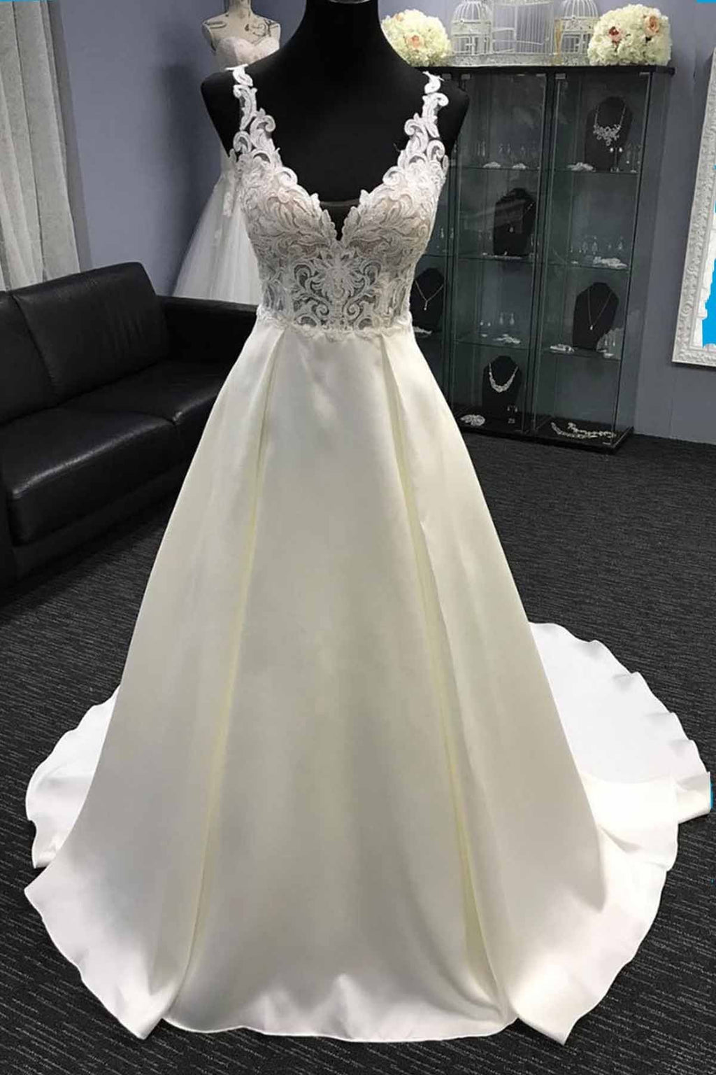 Robe de mariée longue en satin, coupe trapèze, col V et dos nu