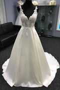 Robe de mariée longue en satin, coupe trapèze, col V et dos nu