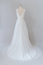 Vestido de novia largo de corte A, escote en V, encaje y tul sin espalda