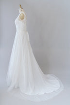 Vestido de novia largo de corte A, escote en V, encaje y tul sin espalda