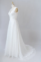 Vestido de novia largo de corte A, escote en V, encaje y tul sin espalda
