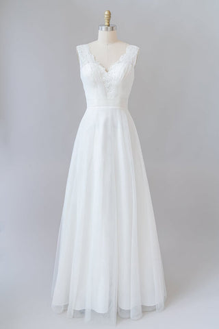 Vestido de novia largo de corte A, escote en V, encaje y tul sin espalda