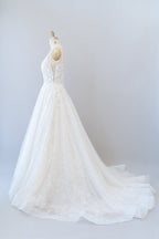 Vestido de novia largo de corte A, escote en V, espalda descubierta, apliques de encaje y tul