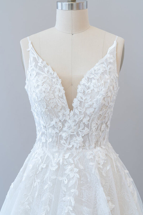 Vestido de novia largo de corte A, escote en V, espalda descubierta, apliques de encaje y tul