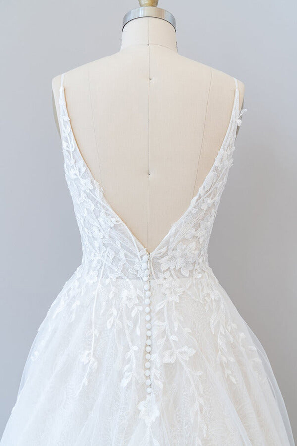 Vestido de novia largo de corte A, escote en V, espalda descubierta, apliques de encaje y tul
