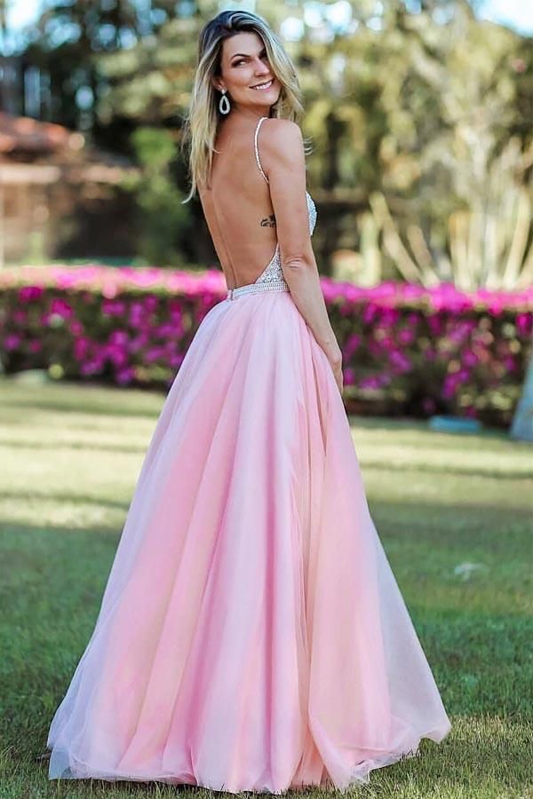 Robe de bal longue trapèze à bretelles spaghetti et dos nu, décolleté en V et col en A.