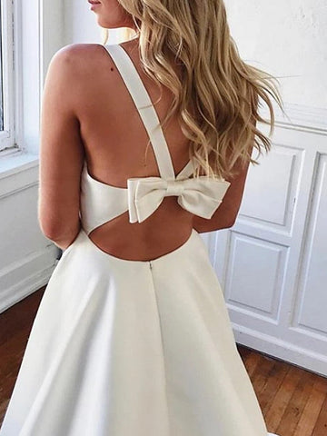 Robe de mariée longue trapèze en satin stretch dos nu avec poches, col en V et décolleté en A