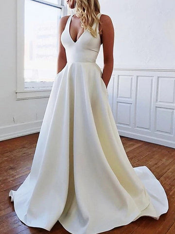 Robe de mariée longue trapèze en satin stretch dos nu avec poches, col en V et décolleté en A