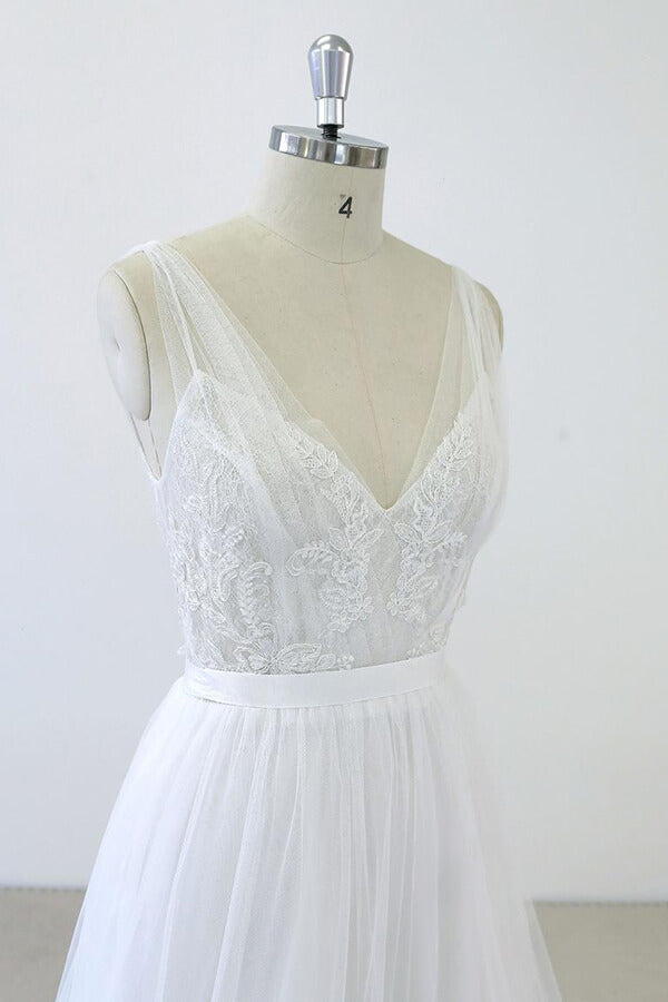 Robe de mariée longue en tulle dos nu, coupe trapèze, décolleté en V, bustier cœur, volants et appliques