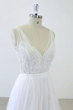 Robe de mariée longue en tulle dos nu, coupe trapèze, décolleté en V, bustier cœur, volants et appliques
