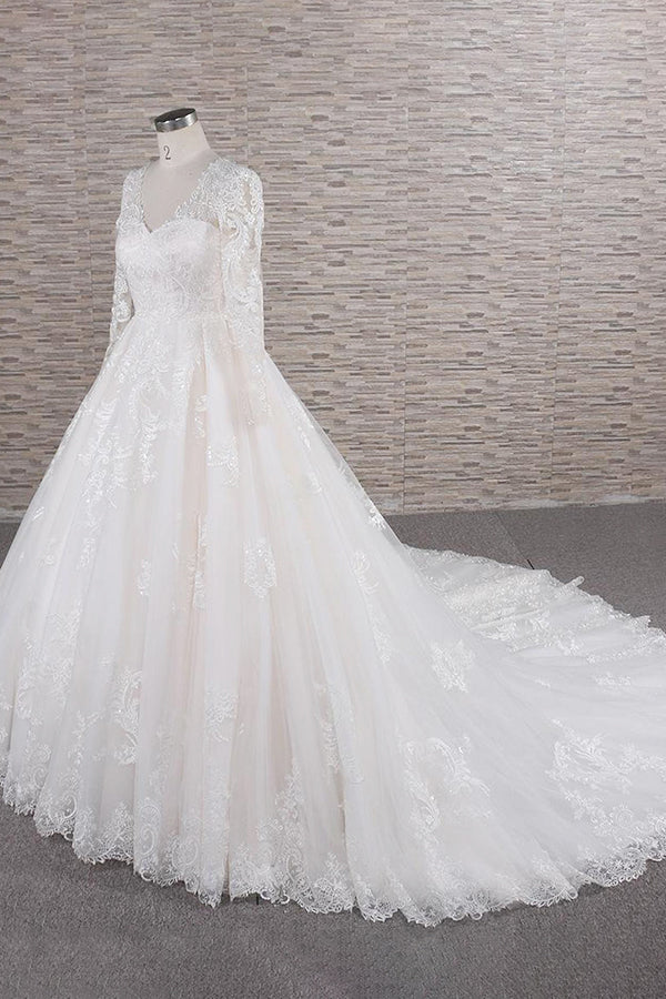 Robe de mariée longue trapèze à col en V, ornée d'appliqués de tulle et de dentelle, avec manches