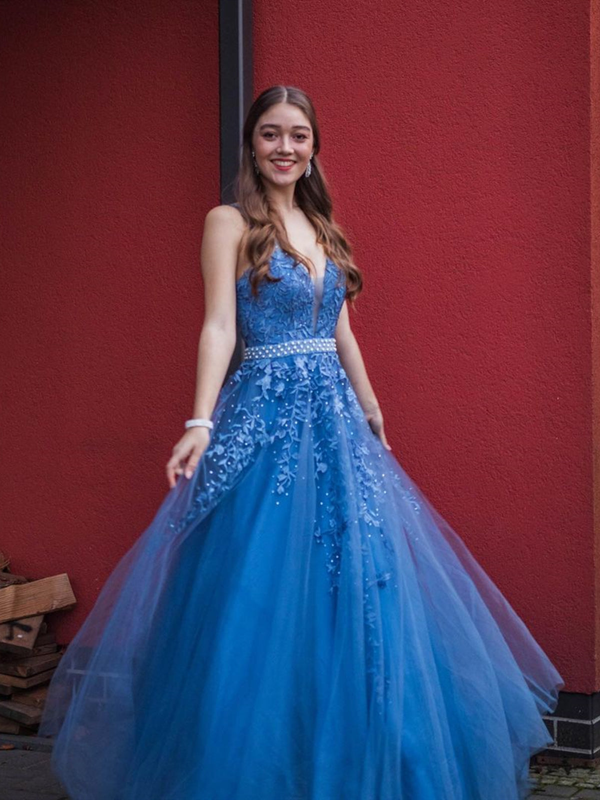 Long A-line V-neck Tulle Lace Appliques Formal Prom Dresses with Belt