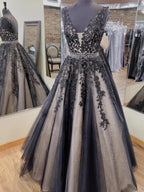 Robes de soirée longues trapèze en tulle et dentelle dos nu, col en V et coupe trapèze