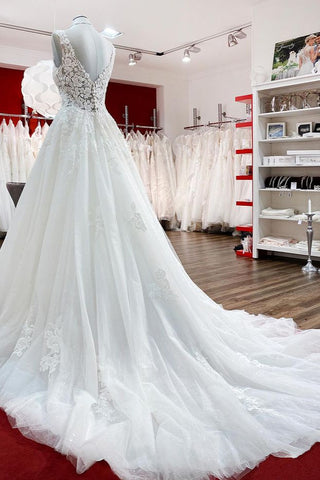 Vestidos de novia largos de corte A, escote en V, tul, encaje y volantes blancos