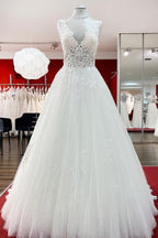 Vestidos de novia largos de corte A, escote en V, tul, encaje y volantes blancos