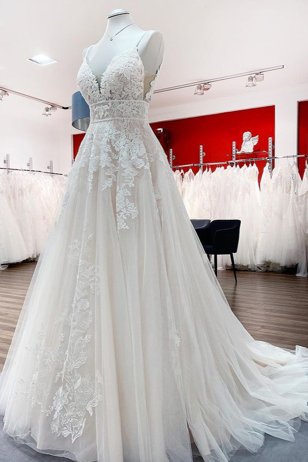 Vestido de novia largo de corte A, escote en V, tul, sin mangas, apliques de encaje y espalda descubierta