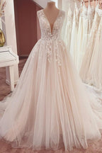 Vestido de novia largo de corte A, escote en V, tirantes anchos, apliques de encaje y tul