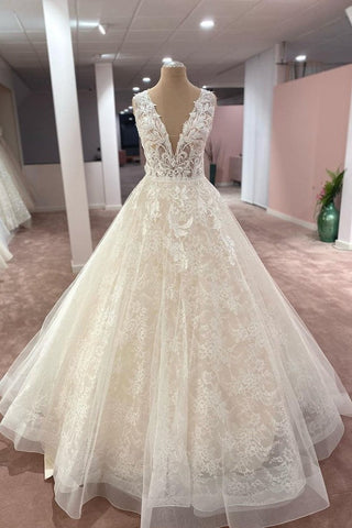 Vestido de novia largo de corte A, escote en V, tirantes anchos, apliques de encaje y tul