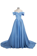 Robe de bal longue en satin bleu à épaules dénudées et fente