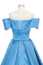 Robe de bal longue en satin bleu à épaules dénudées et fente