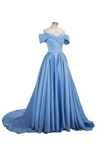 Robe de bal longue en satin bleu à épaules dénudées et fente