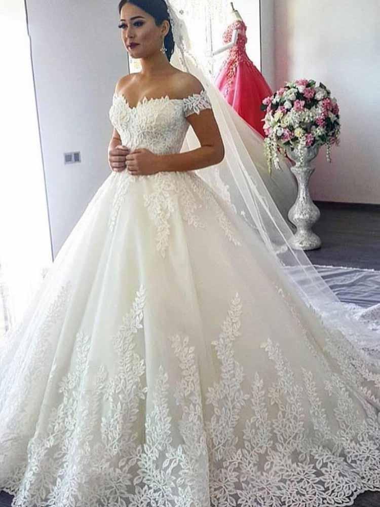Vestidos de novia largos de corte princesa con hombros descubiertos, tul, encaje y cuentas