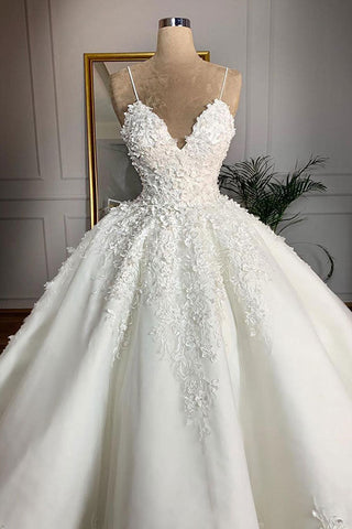 Vestido de novia largo de baile con tirantes finos, apliques de encaje y satén