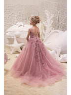 Vestido largo de gala de tul con cuello joya y cola de cepillo para bodas, fiestas y damitas de honor.