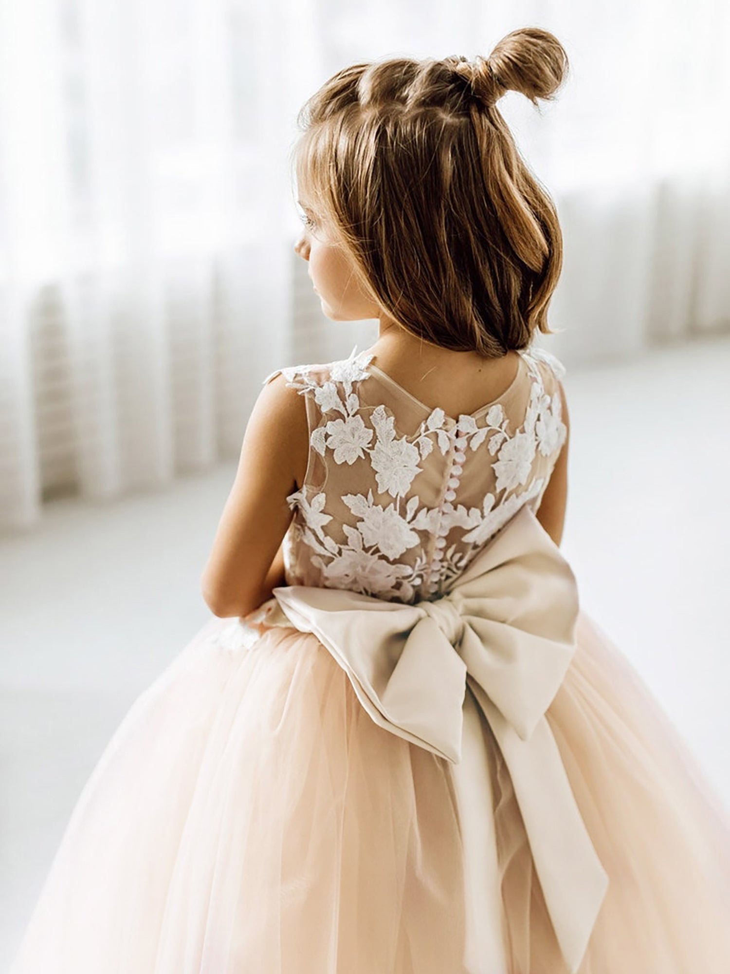Vestido largo de tul y encaje sin mangas para niña de las flores con lazo