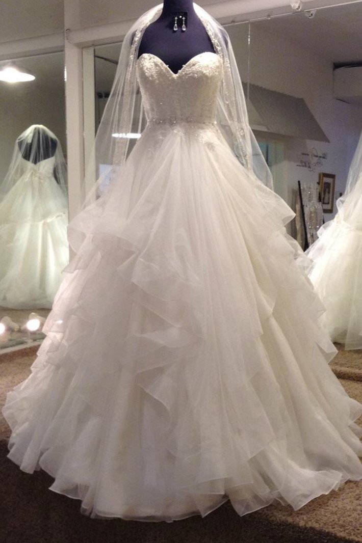 Robe de mariée longue en tulle à décolleté cœur