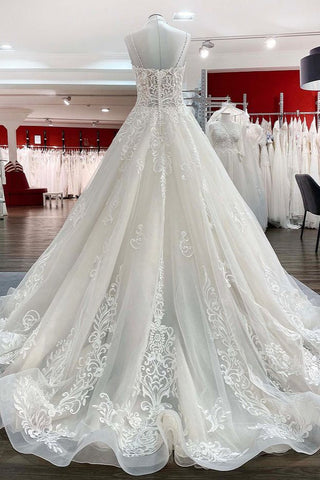Vestido de novia largo de corte princesa, escote en V, tirantes finos, tul y encaje