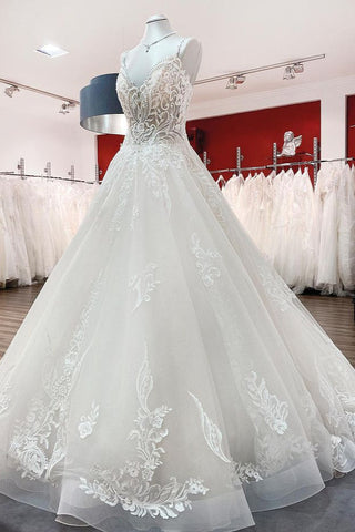 Vestido de novia largo de corte princesa, escote en V, tirantes finos, tul y encaje