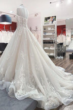 Vestido de novia largo de corte princesa, escote en V, tirantes finos, tul y encaje