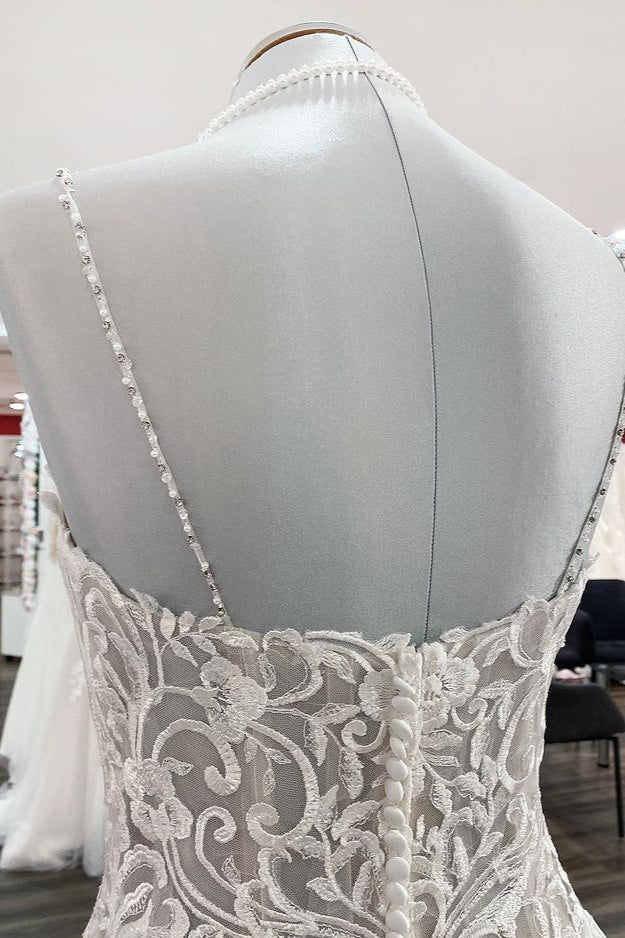 Vestido de novia largo de corte princesa, escote en V, tirantes finos, tul y encaje