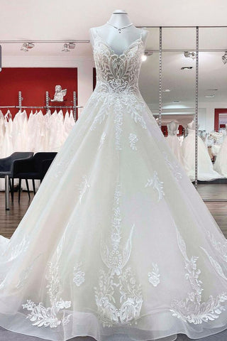 Vestido de novia largo de corte princesa, escote en V, tirantes finos, tul y encaje