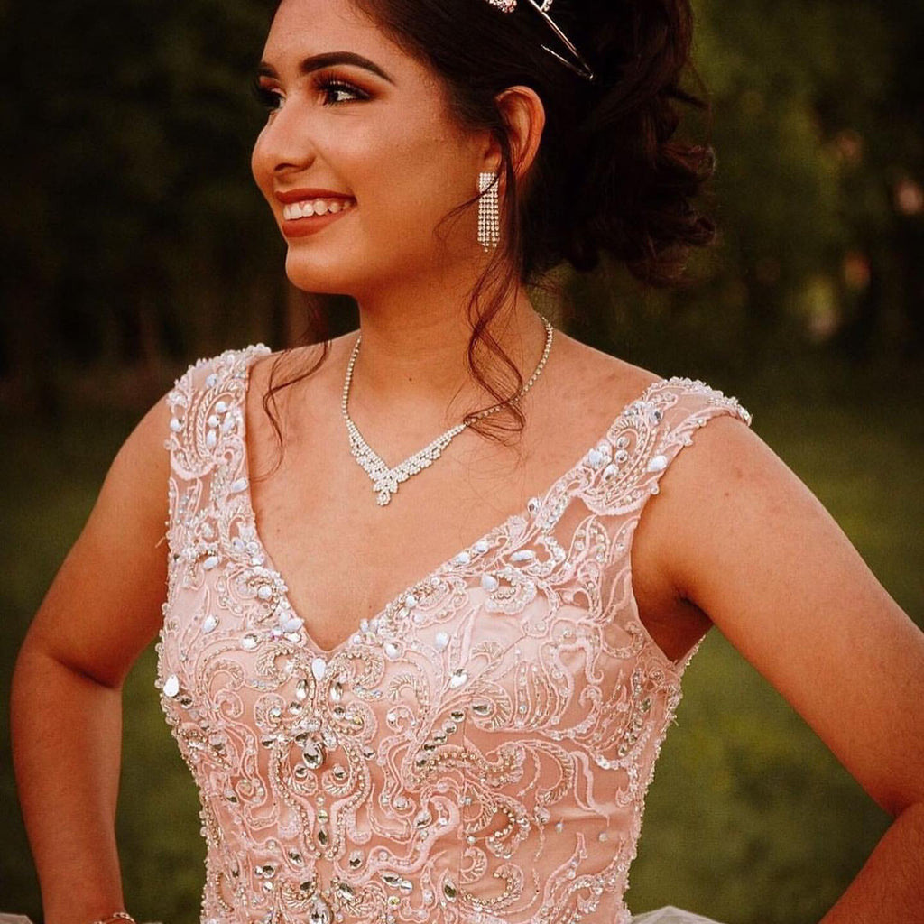 Robe de bal longue en tulle à col en V pour quinceañera