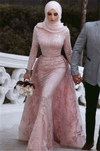 Robe de bal longue sirène à col montant et manches ornée d'appliqués en dentelle