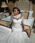 Robe de mariée sirène longue à col montant, ornée de perles et d'appliques en dentelle, avec manches