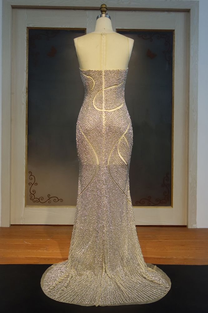Robe de bal longue sirène à encolure illusion et fente avant ornée de sequins