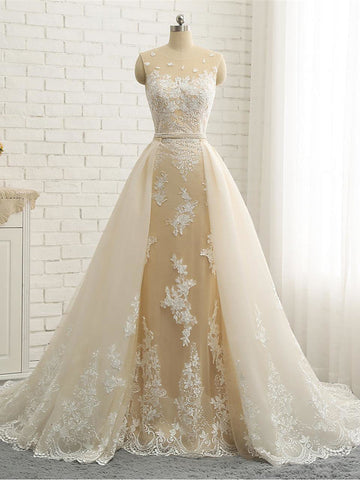 Robe de mariée sirène longue en tulle et dentelle, col bijou et traîne chapelle