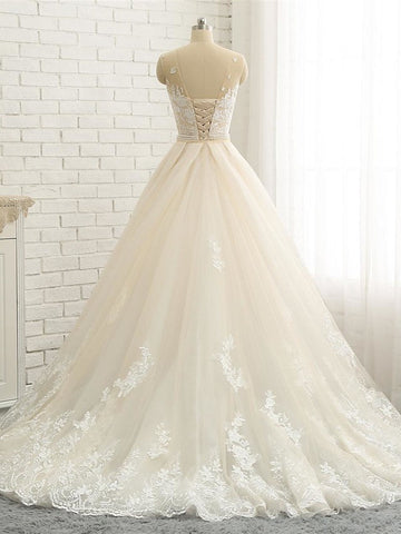 Robe de mariée sirène longue en tulle et dentelle, col bijou et traîne chapelle