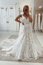 Vestido de novia largo de sirena con encaje, escote corazón, espalda descubierta y cola de barrido.