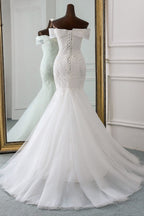 Robe de mariée sirène longue à épaules dénudées, ornée d'appliqués de dentelle et de tulle