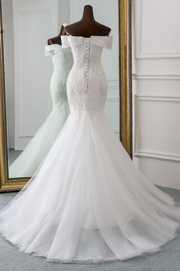 Robe de mariée sirène longue à épaules dénudées, ornée d'appliqués de dentelle et de tulle