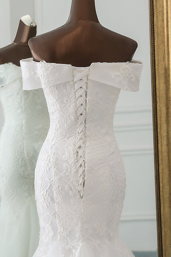 Robe de mariée sirène longue à épaules dénudées, ornée d'appliqués de dentelle et de tulle