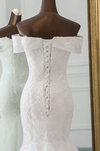 Robe de mariée sirène longue à épaules dénudées, ornée d'appliqués de dentelle et de tulle