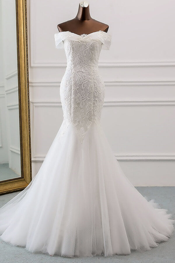 Robe de mariée sirène longue à épaules dénudées, ornée d'appliqués de dentelle et de tulle