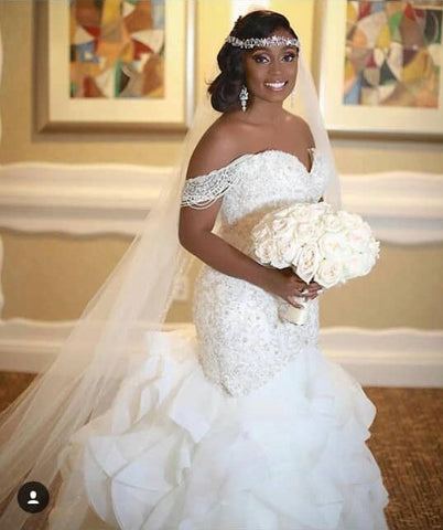 Vestido de novia largo de sirena con hombros descubiertos, apliques y encaje