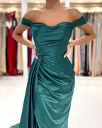 Robe de bal sirène longue, dos nu, épaules dénudées, fente sur le devant et traîne latérale